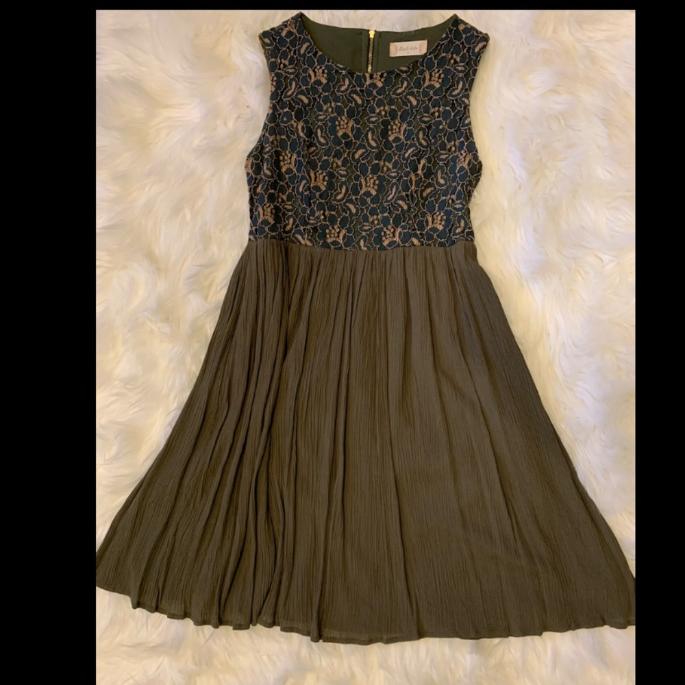 Olive green cocktail dress with gold accents ✨